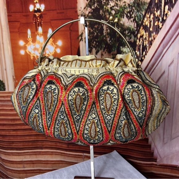 Vintage Handbags - Vintage Exquisite One of a Kind Beaded Handbag, crossbody chain, Metal handle